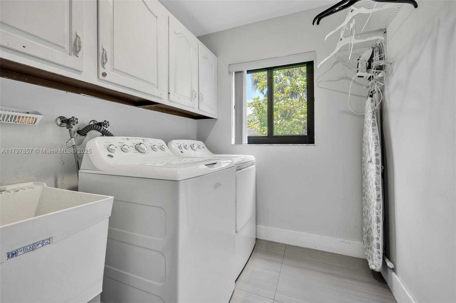 Small Image of 11850 SOUTH WEST 42ND CT, Davie Number 50