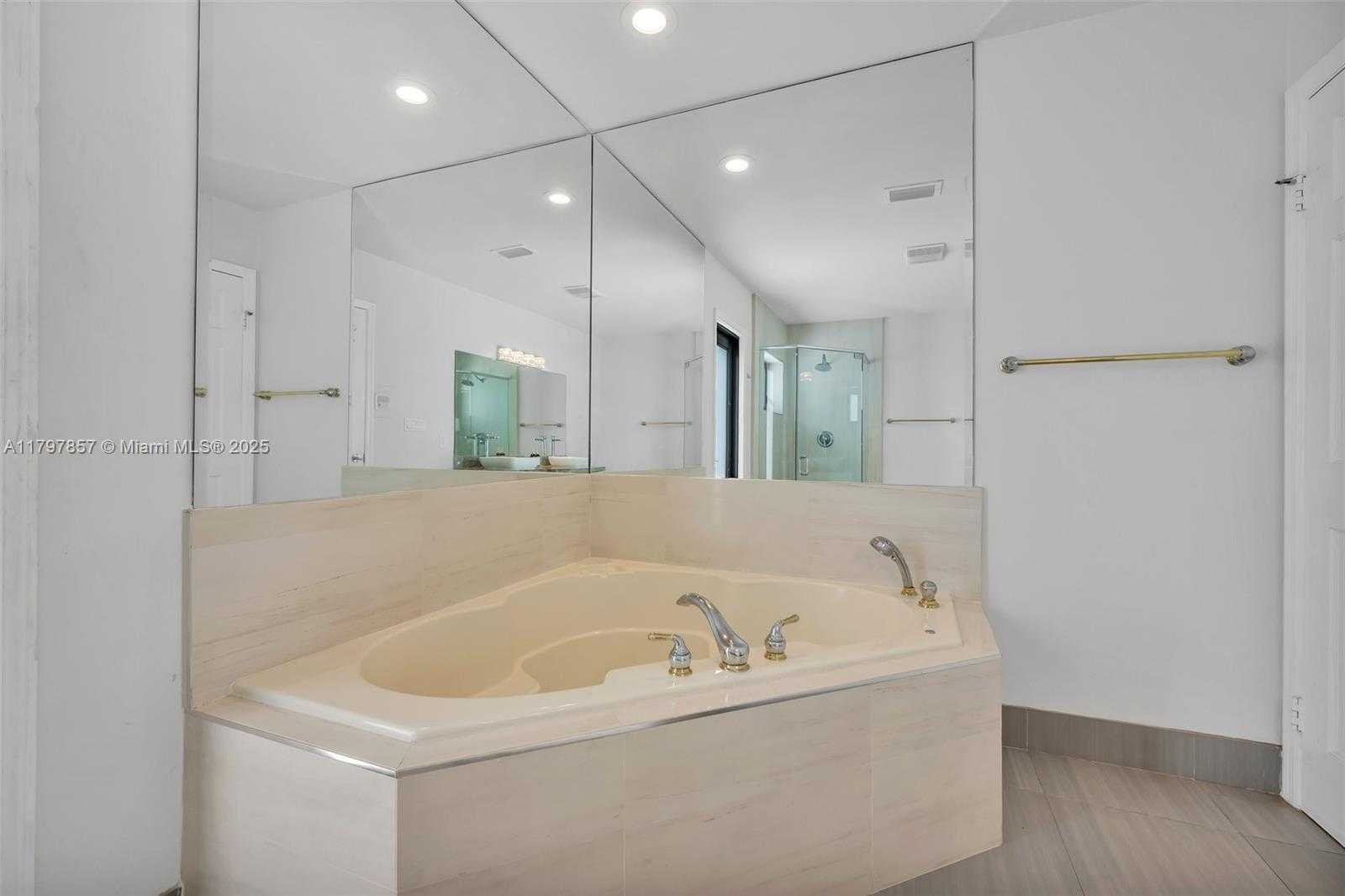 Small Image of 11850 SOUTH WEST 42ND CT, Davie Number 62