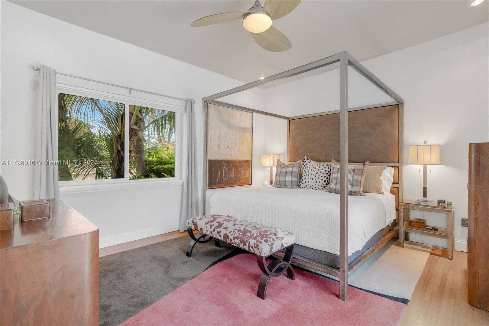 Small Image of 5550 NORTH BAYSHORE DR, Miami Number 14