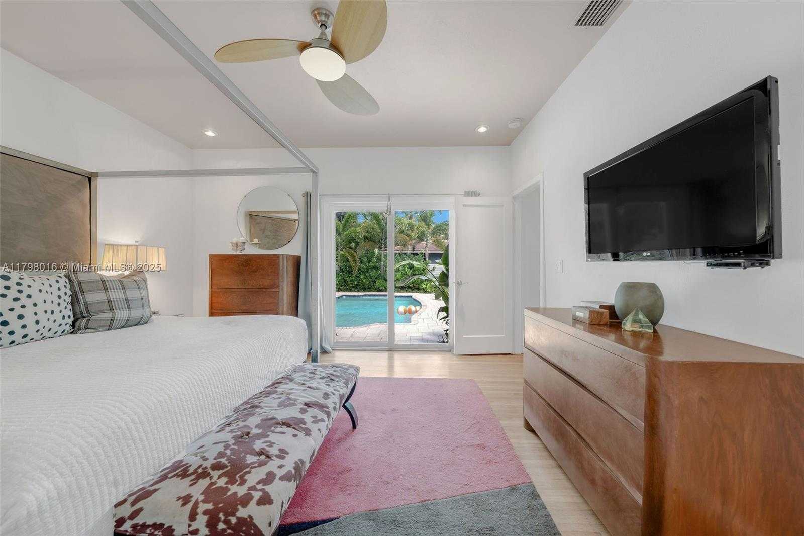 Small Image of 5550 NORTH BAYSHORE DR, Miami Number 15