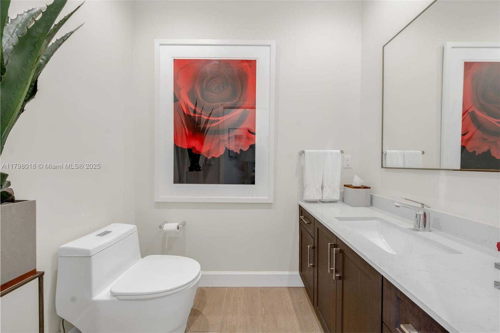 Small Image of 5550 NORTH BAYSHORE DR, Miami Number 22