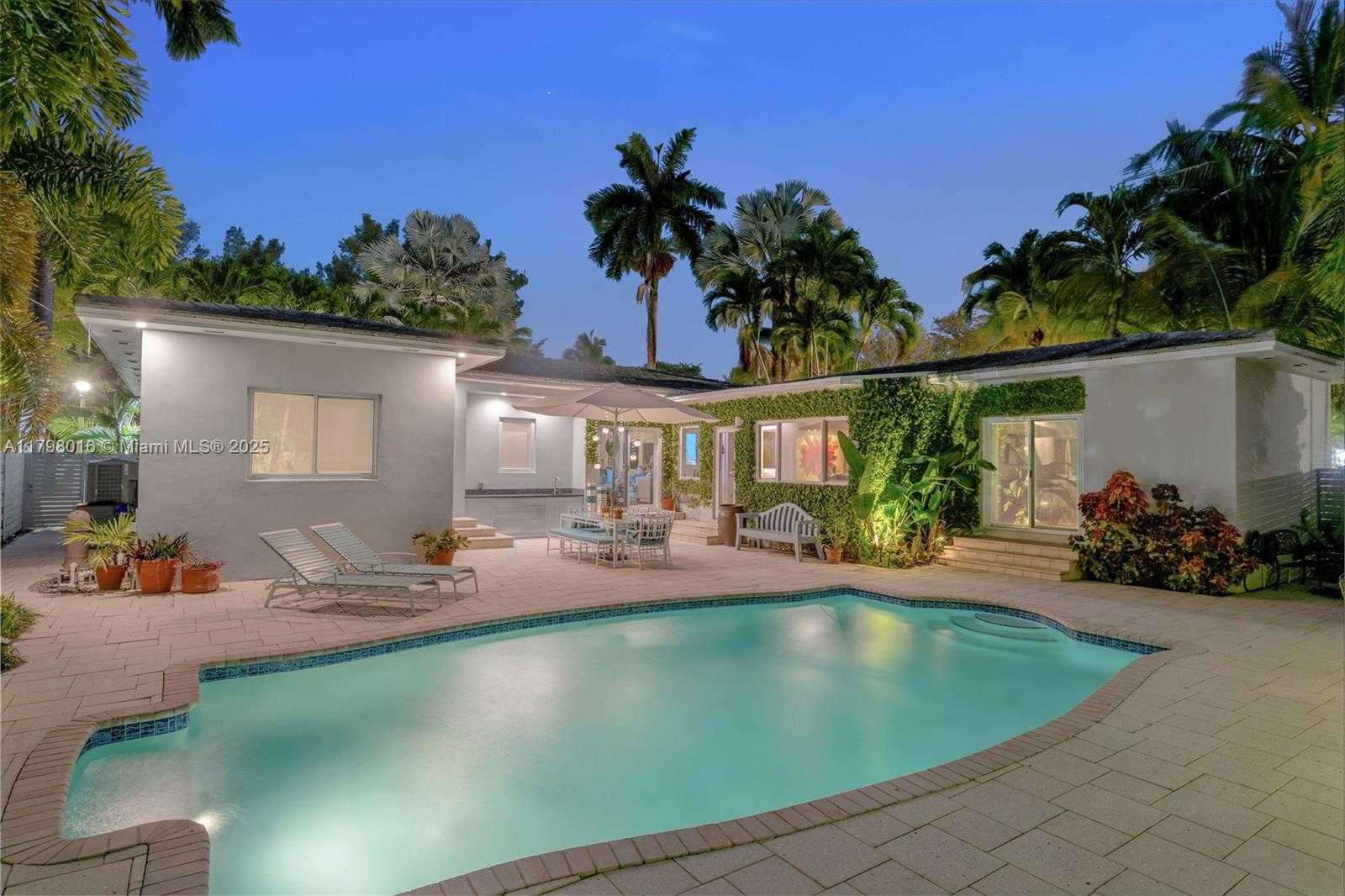 Small Image of 5550 NORTH BAYSHORE DR, Miami Number 23