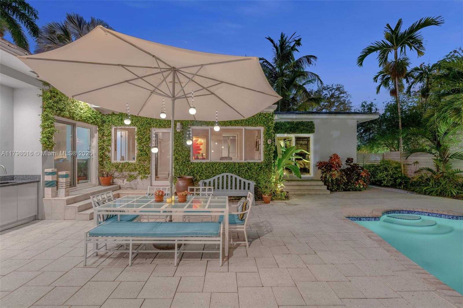 Small Image of 5550 NORTH BAYSHORE DR, Miami Number 24