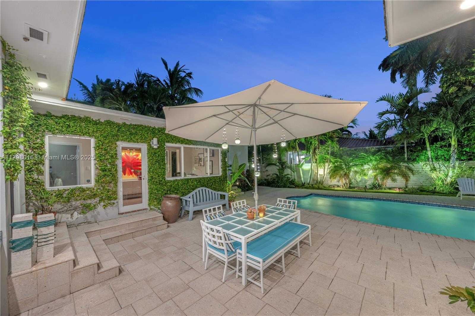 Small Image of 5550 NORTH BAYSHORE DR, Miami Number 25
