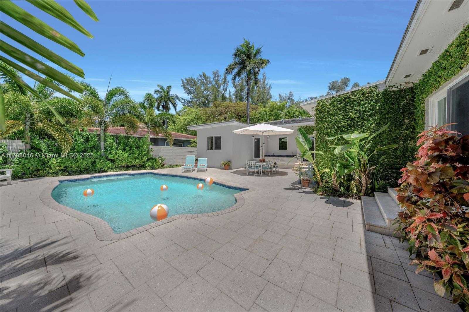 Small Image of 5550 NORTH BAYSHORE DR, Miami Number 28