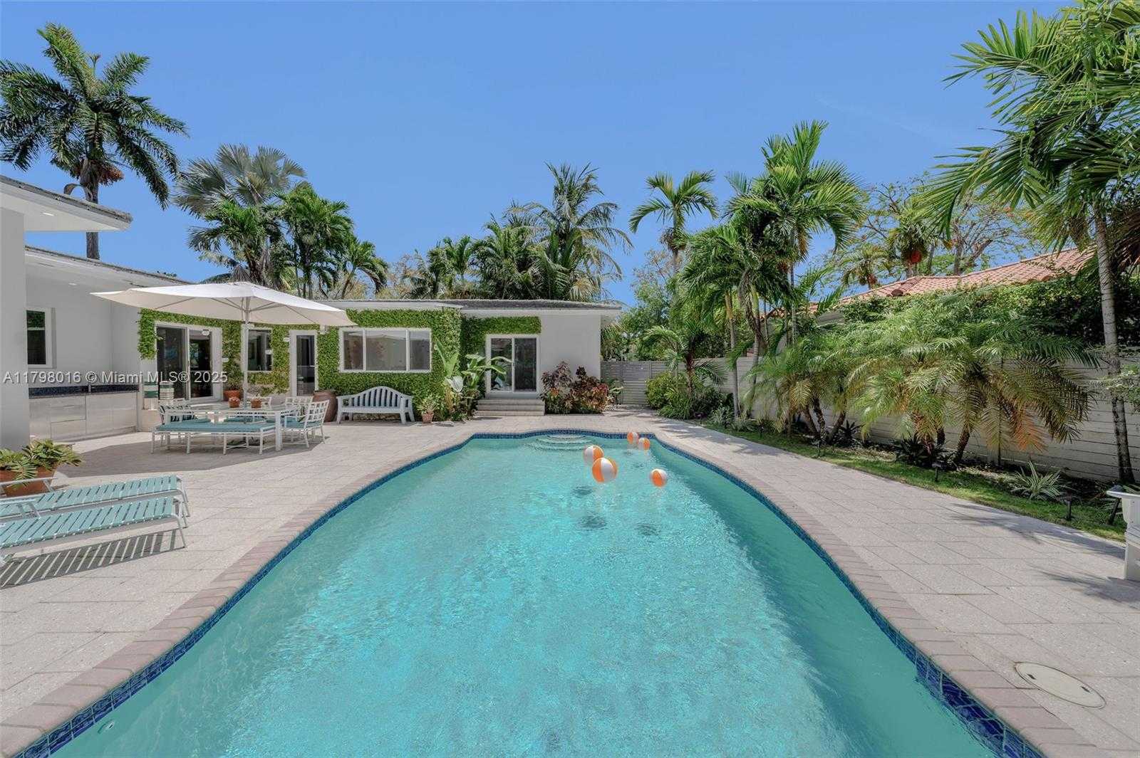 Small Image of 5550 NORTH BAYSHORE DR, Miami Number 29