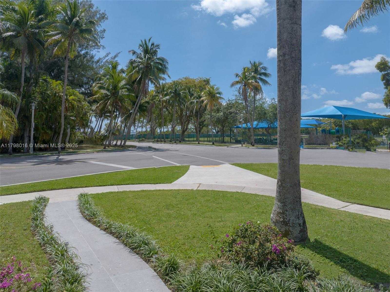 Small Image of 5550 NORTH BAYSHORE DR, Miami Number 31