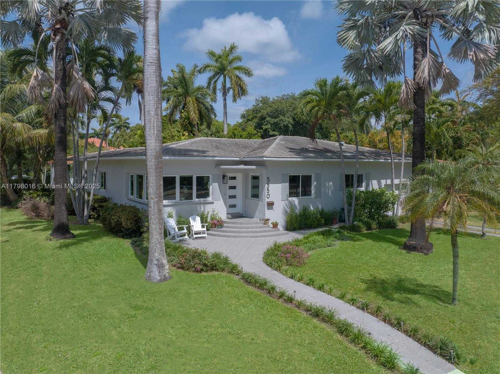 Small Image of 5550 NORTH BAYSHORE DR, Miami Number 32