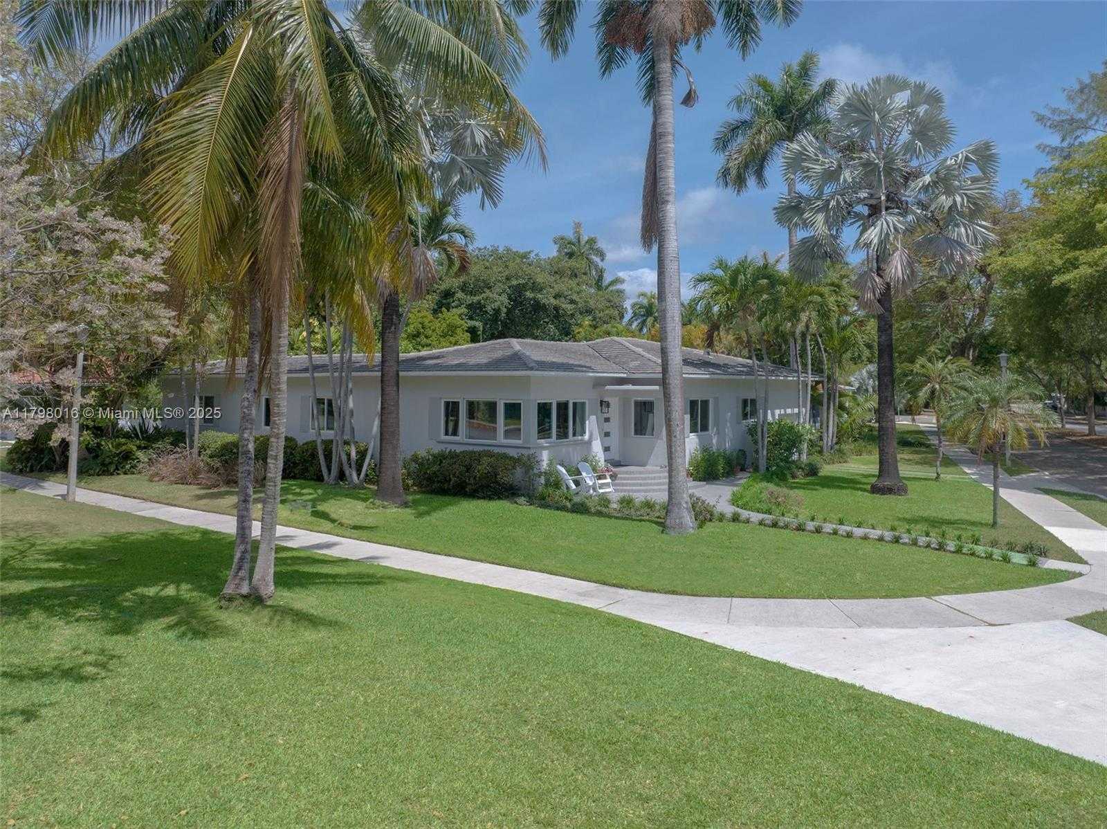 Small Image of 5550 NORTH BAYSHORE DR, Miami Number 34