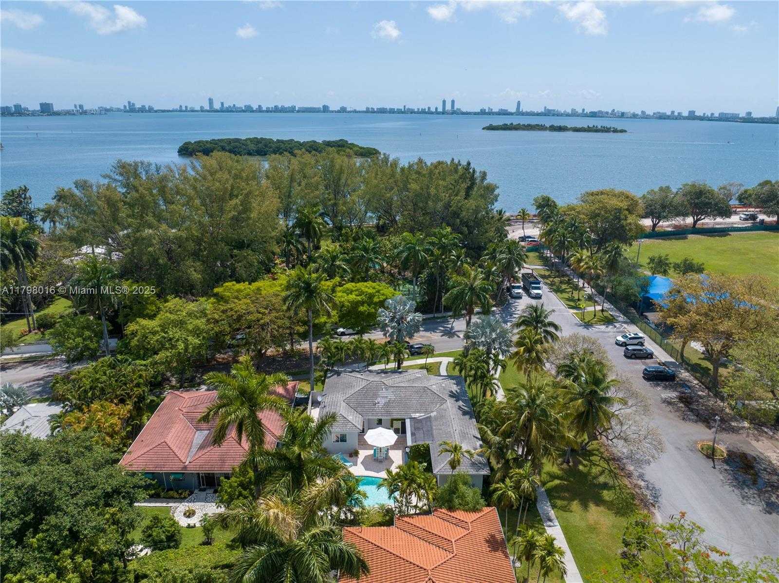 Small Image of 5550 NORTH BAYSHORE DR, Miami Number 35