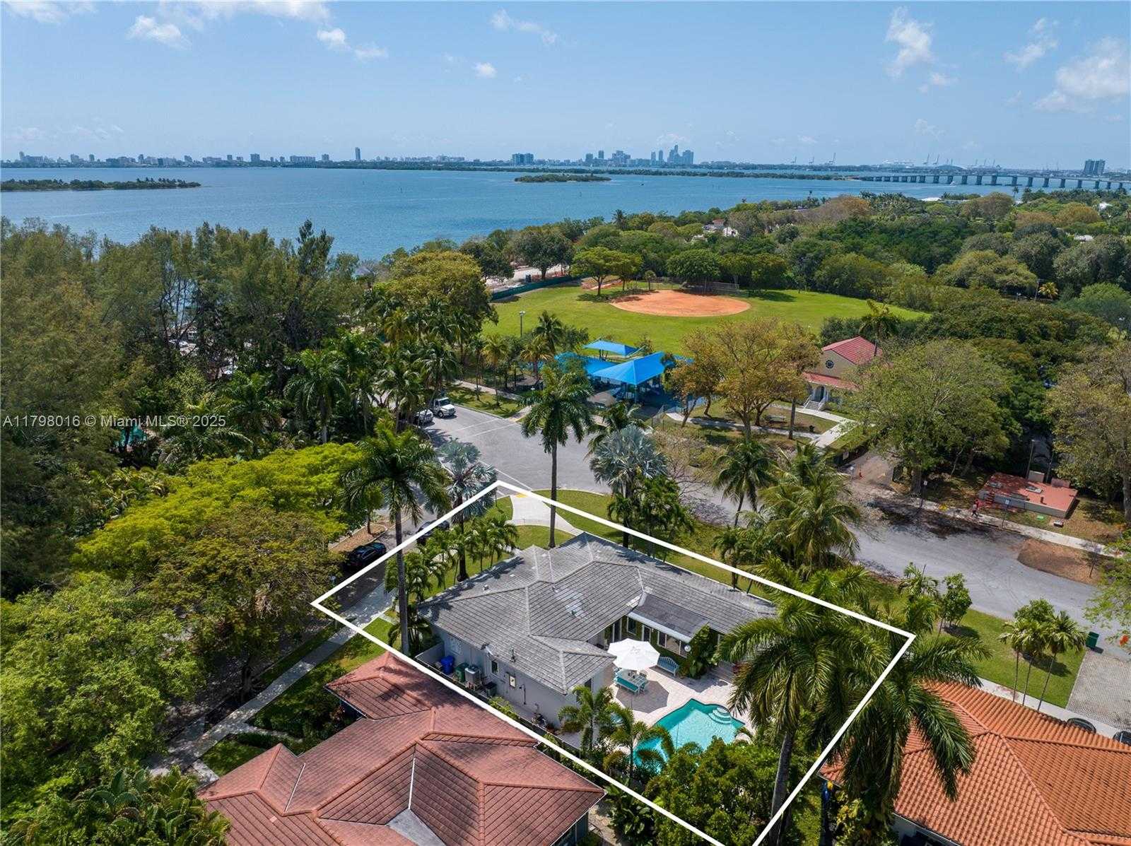 Small Image of 5550 NORTH BAYSHORE DR, Miami Number 36