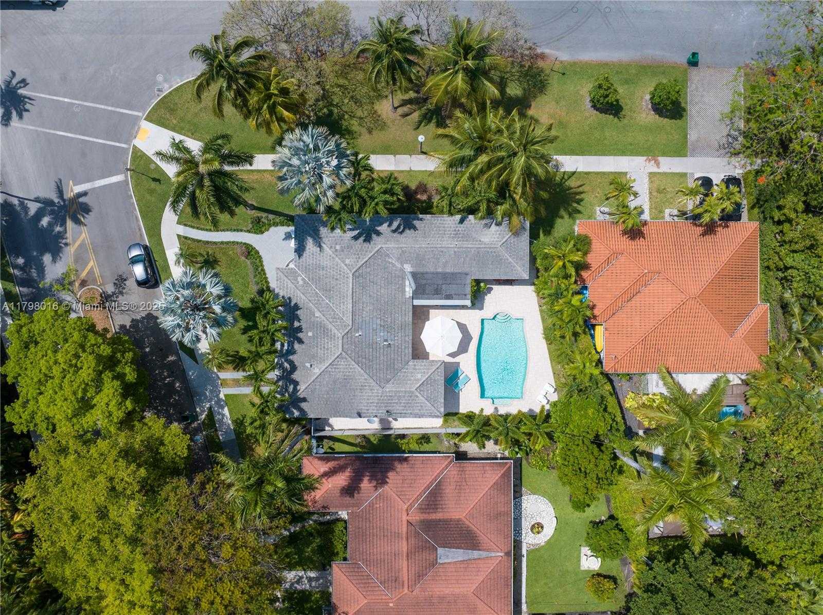 Small Image of 5550 NORTH BAYSHORE DR, Miami Number 37