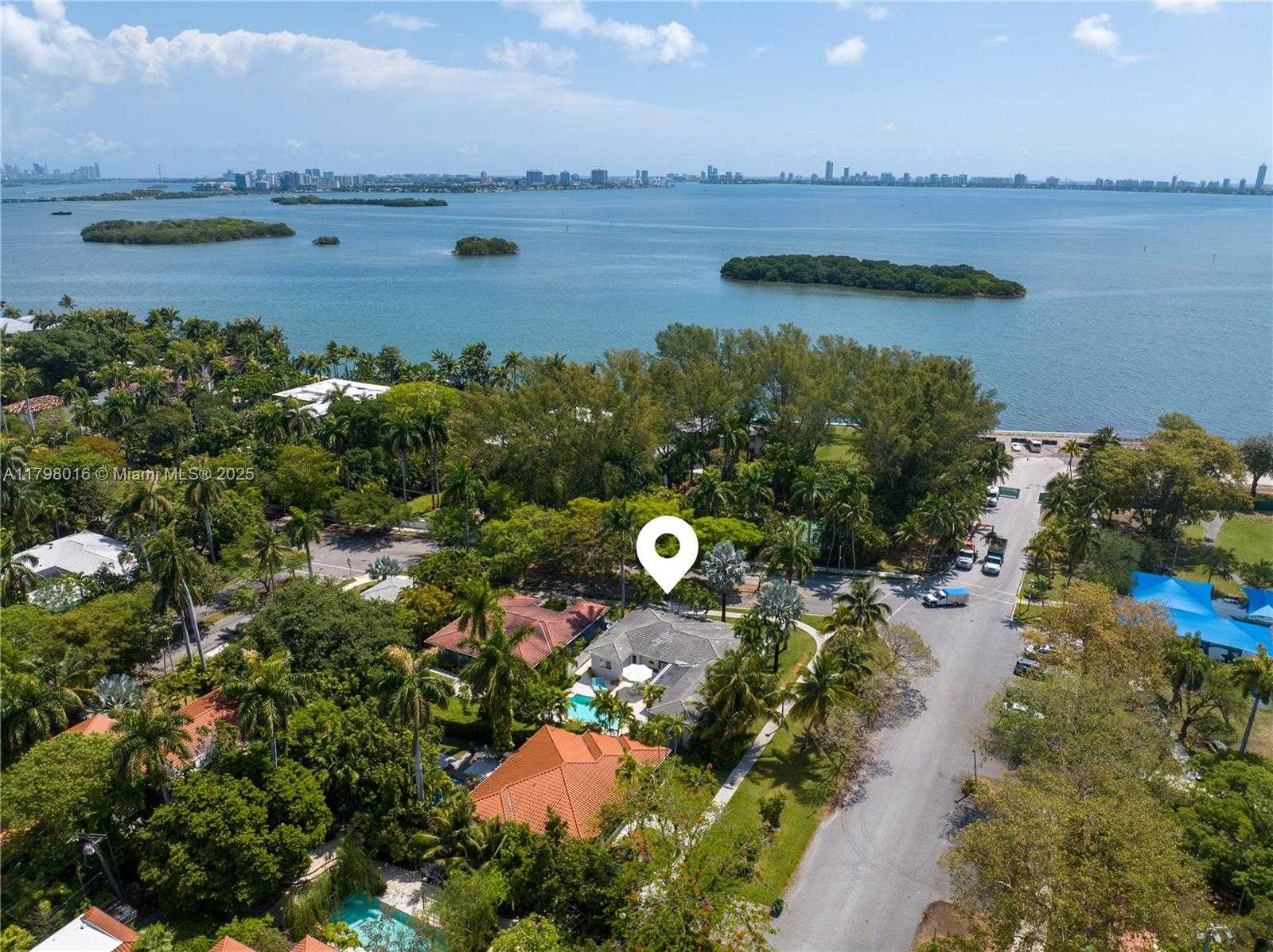Small Image of 5550 NORTH BAYSHORE DR, Miami Number 39