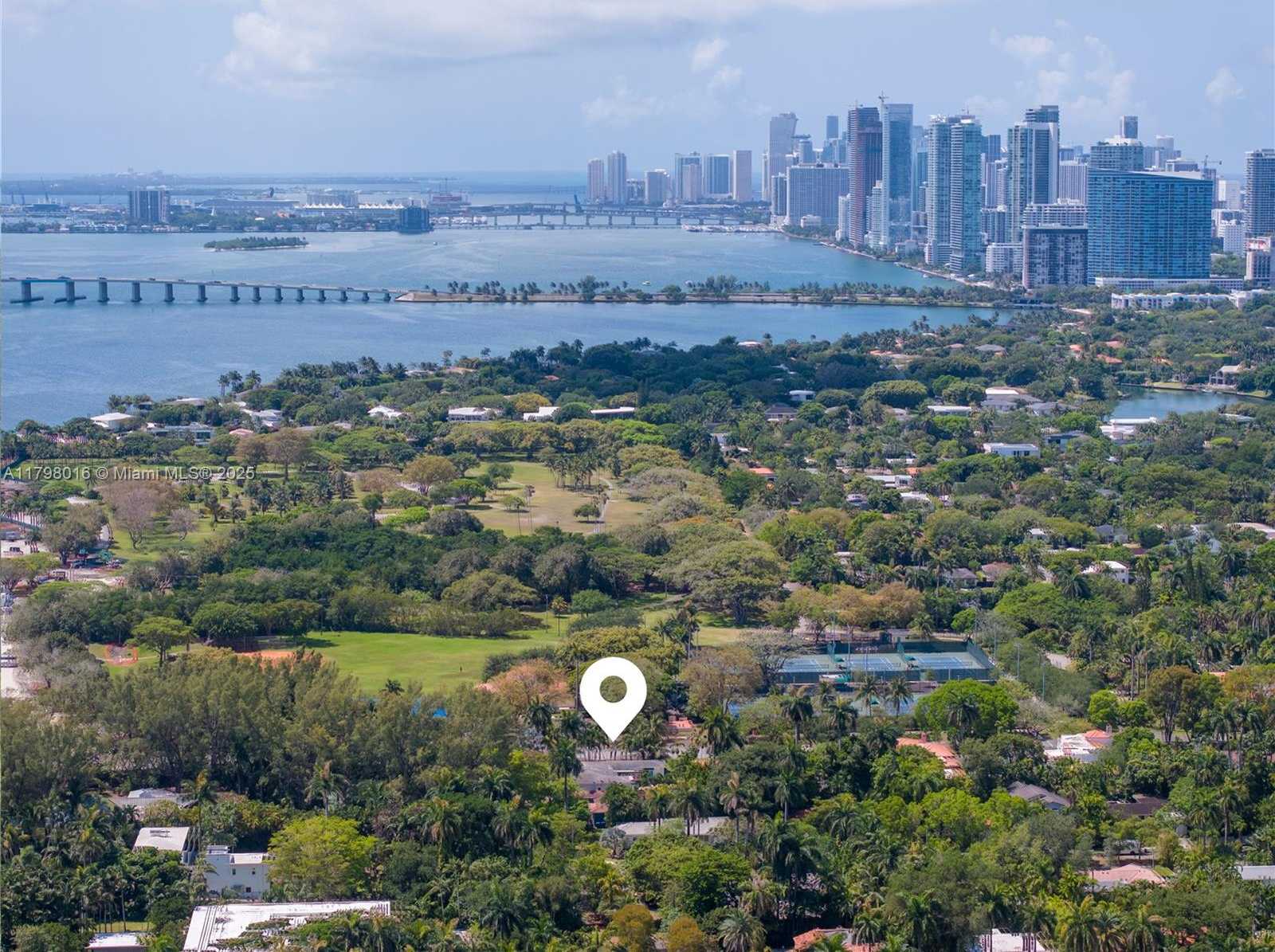 Small Image of 5550 NORTH BAYSHORE DR, Miami Number 40