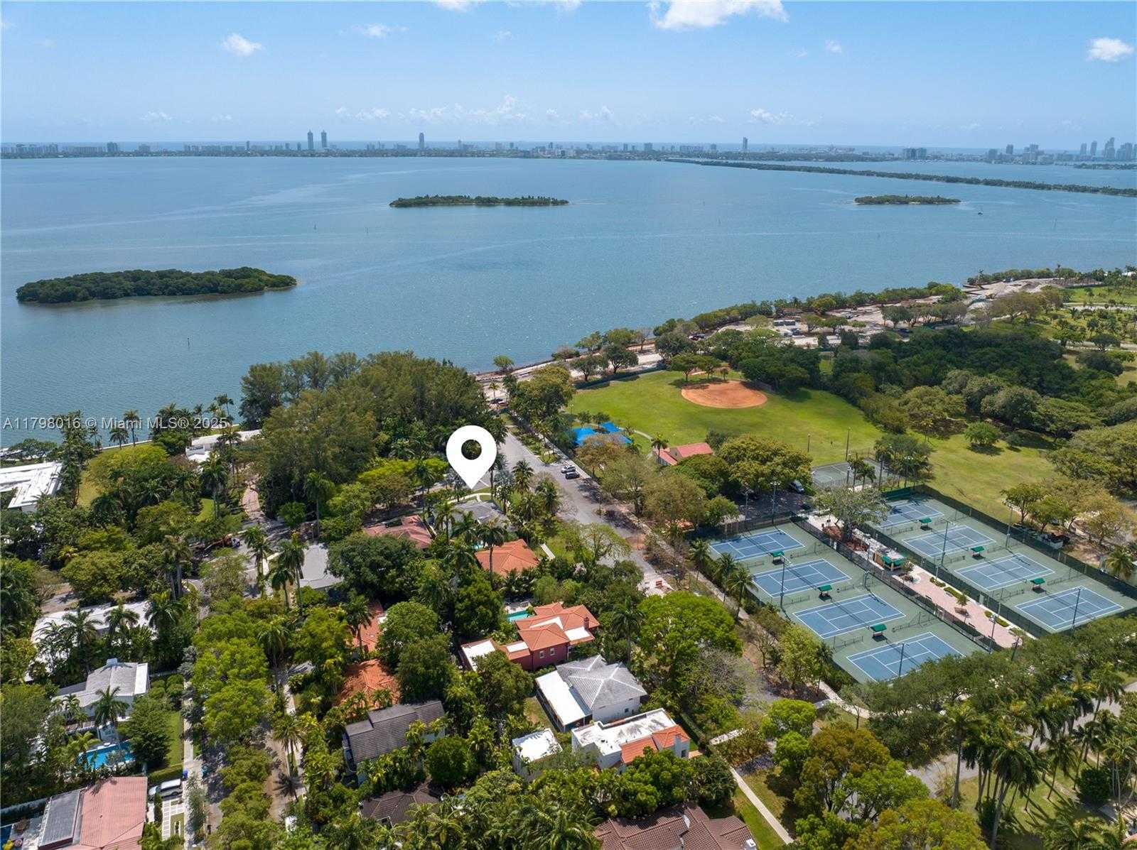 Small Image of 5550 NORTH BAYSHORE DR, Miami Number 42