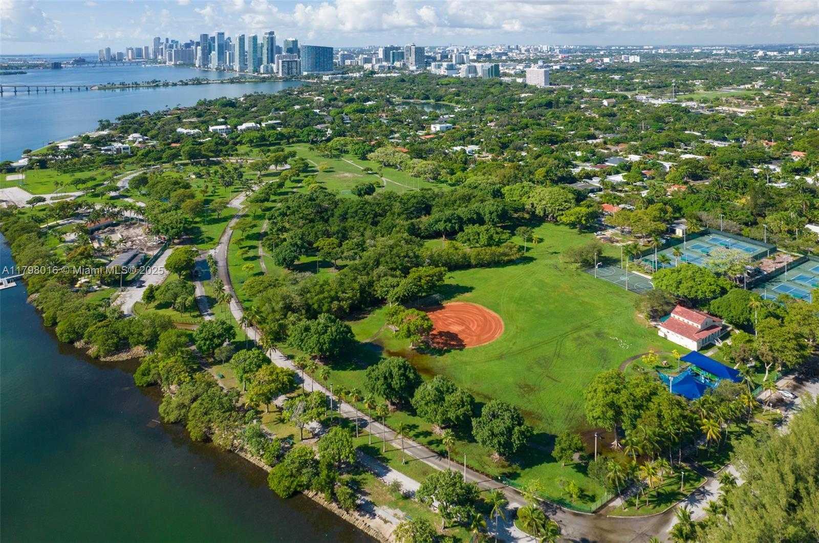 Small Image of 5550 NORTH BAYSHORE DR, Miami Number 44