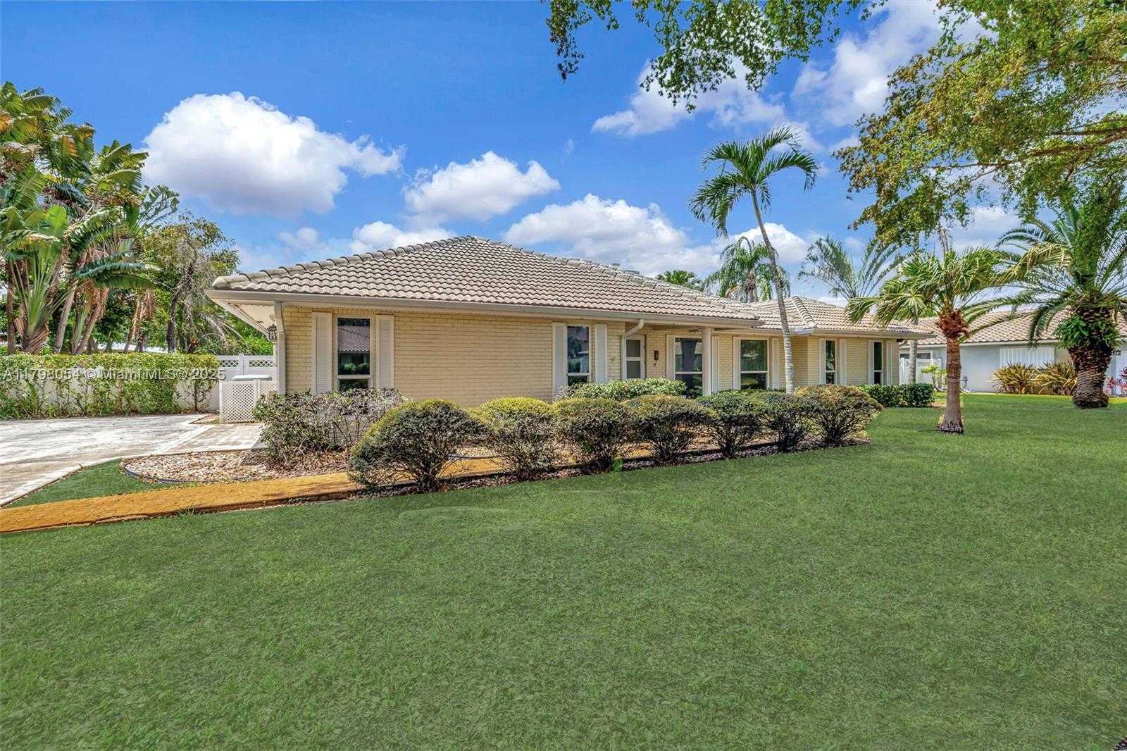 Small Image of 2730 NORTH WEST 105TH TER, Coral Springs Number 2