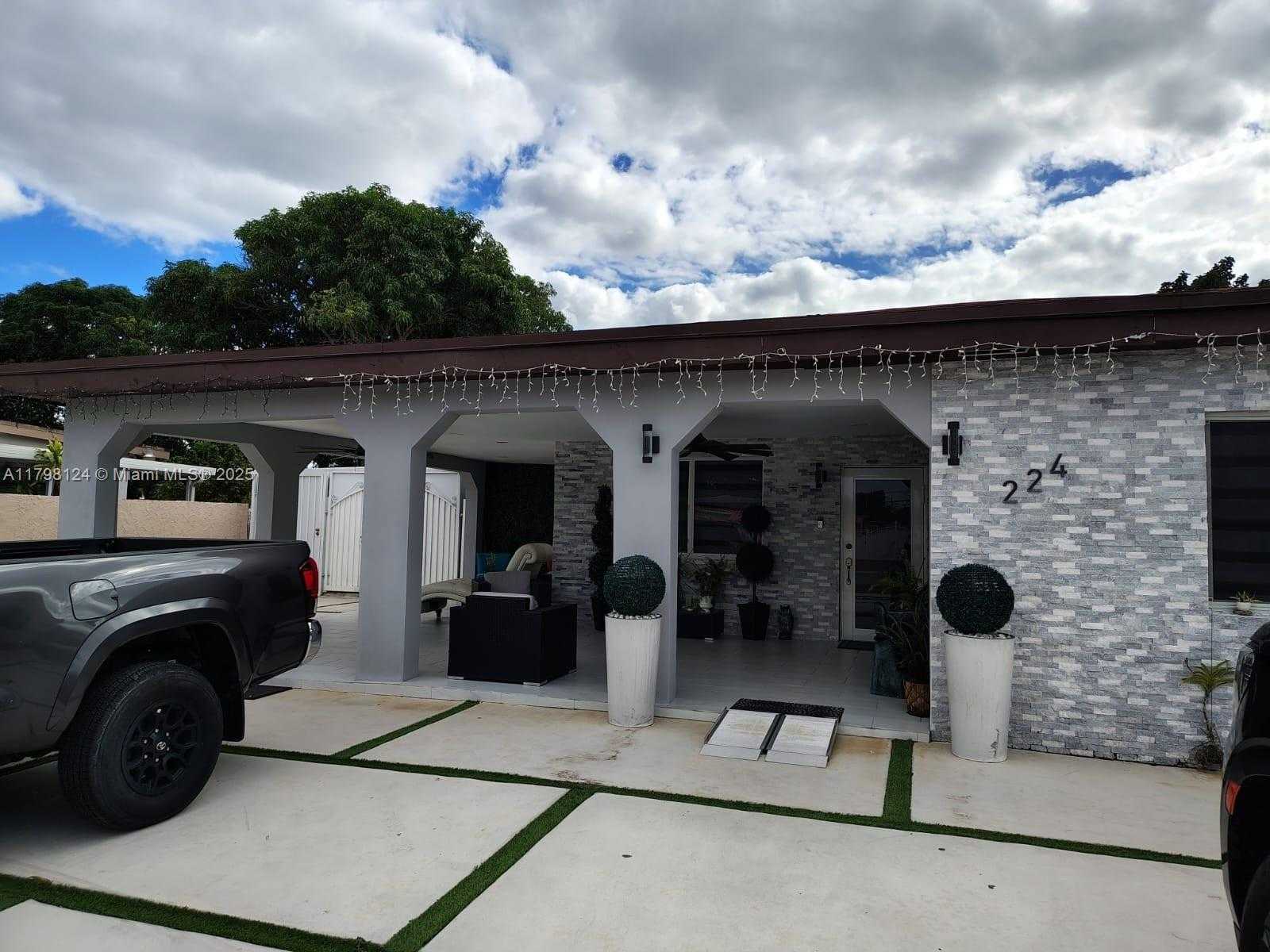 Small Image of 224 EAST 42ND ST, Hialeah Number 2