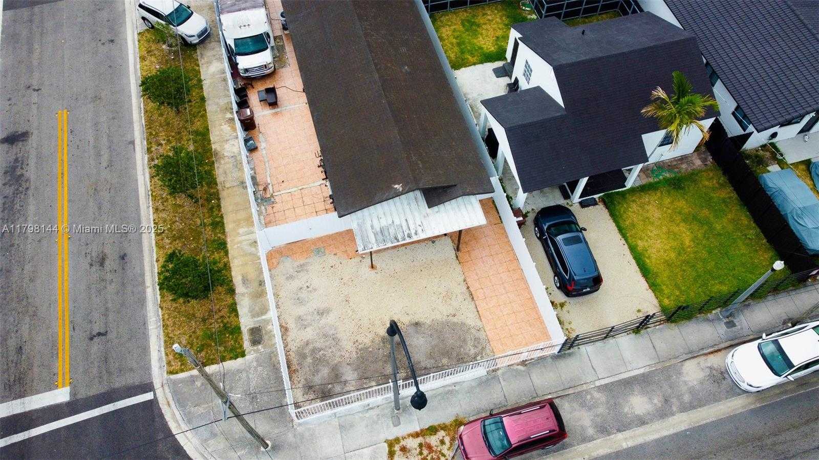Small Image of 1995 EAST 1ST AVE, Hialeah Number 16