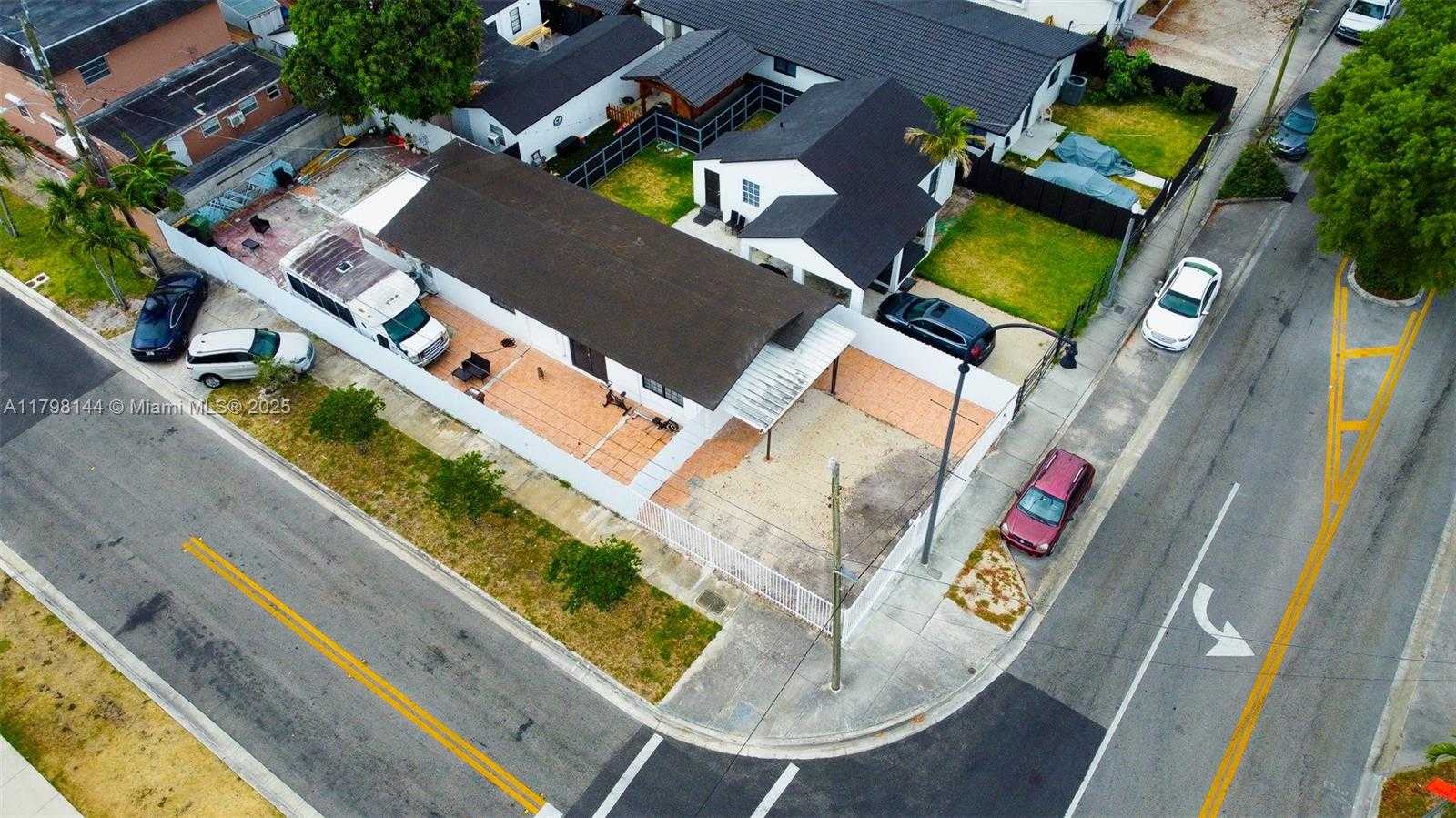 Small Image of 1995 EAST 1ST AVE, Hialeah Number 17
