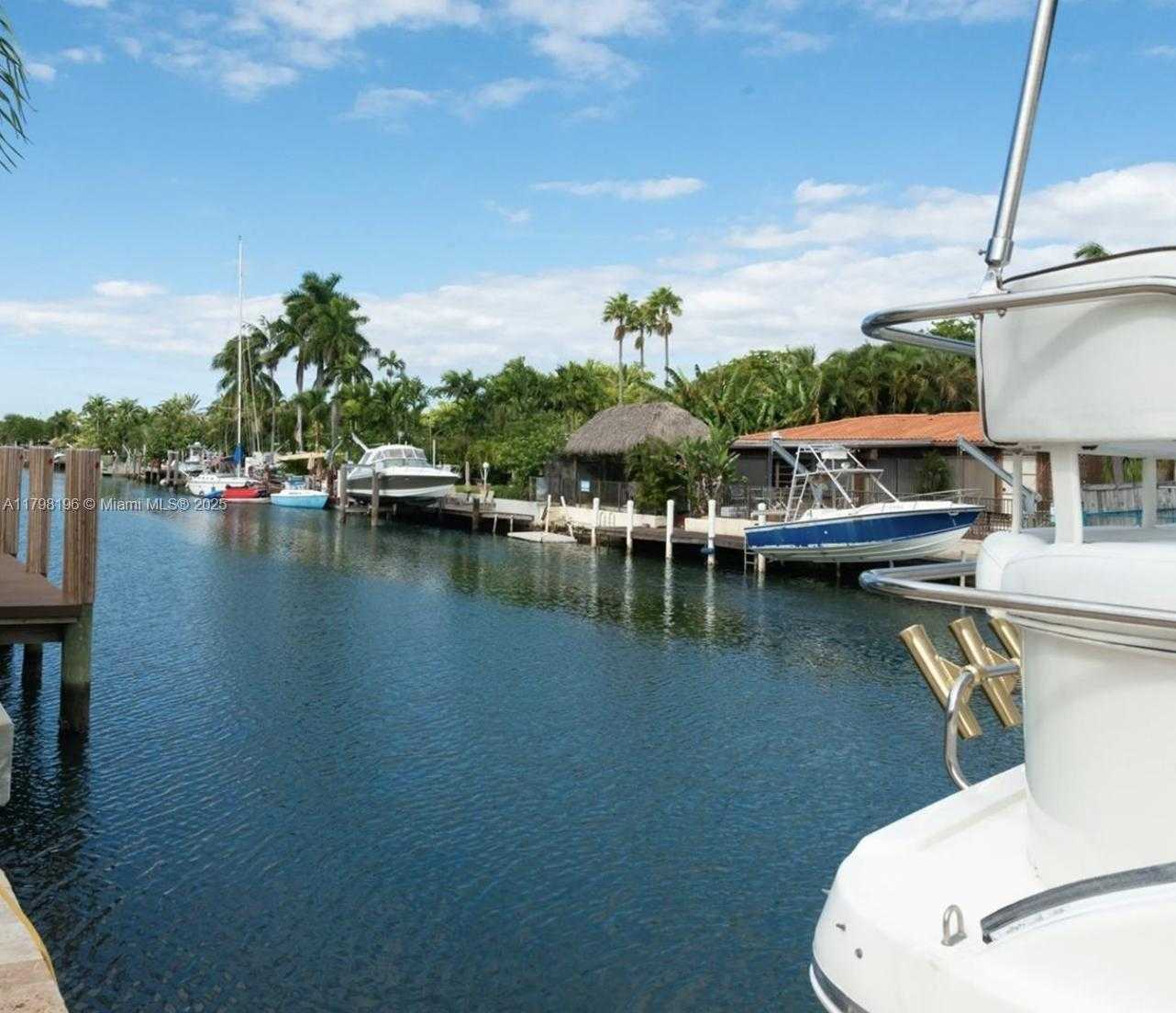 Small Image of 2055 KEYSTONE BLVD, North Miami Number 2