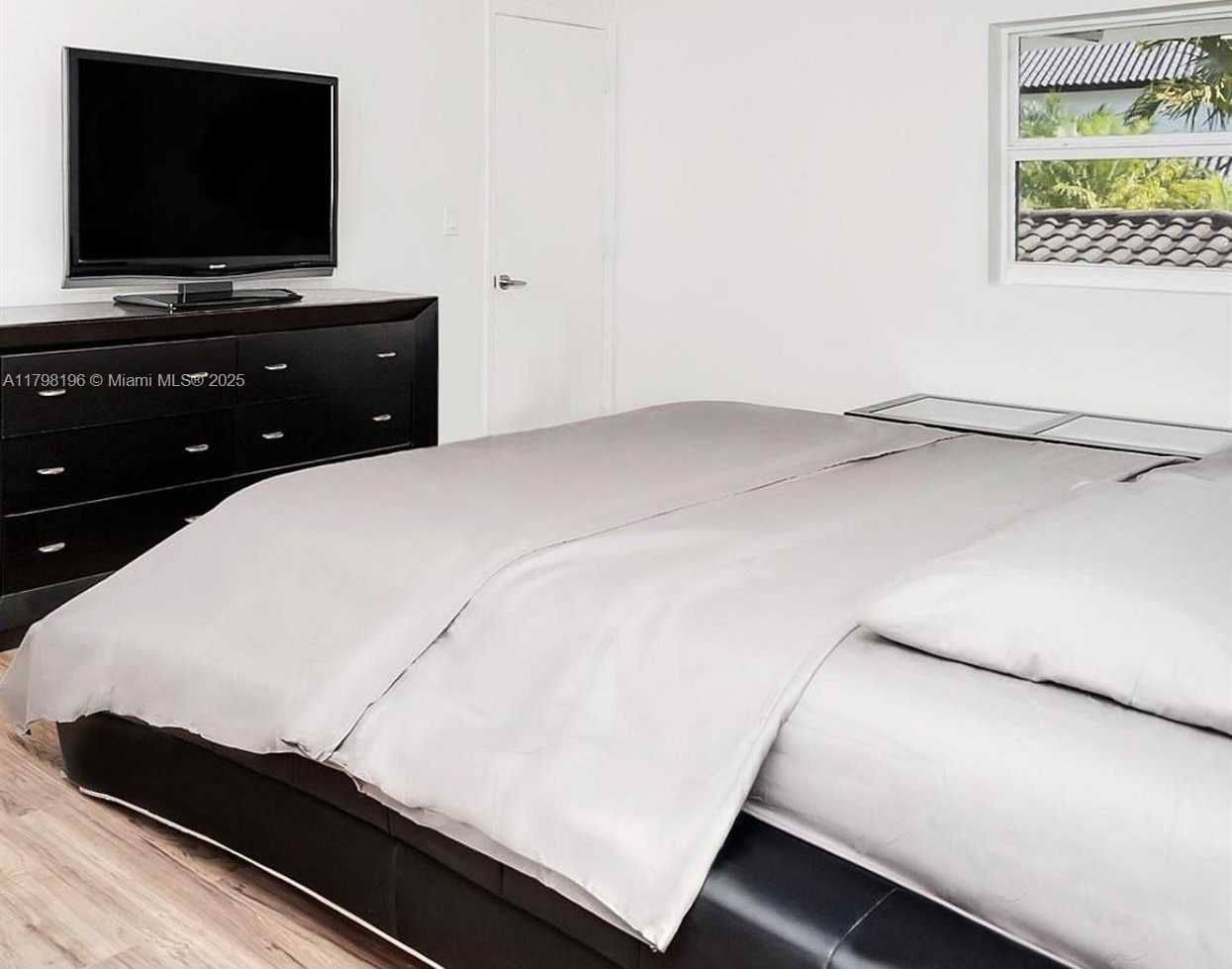 Small Image of 2055 KEYSTONE BLVD, North Miami Number 23