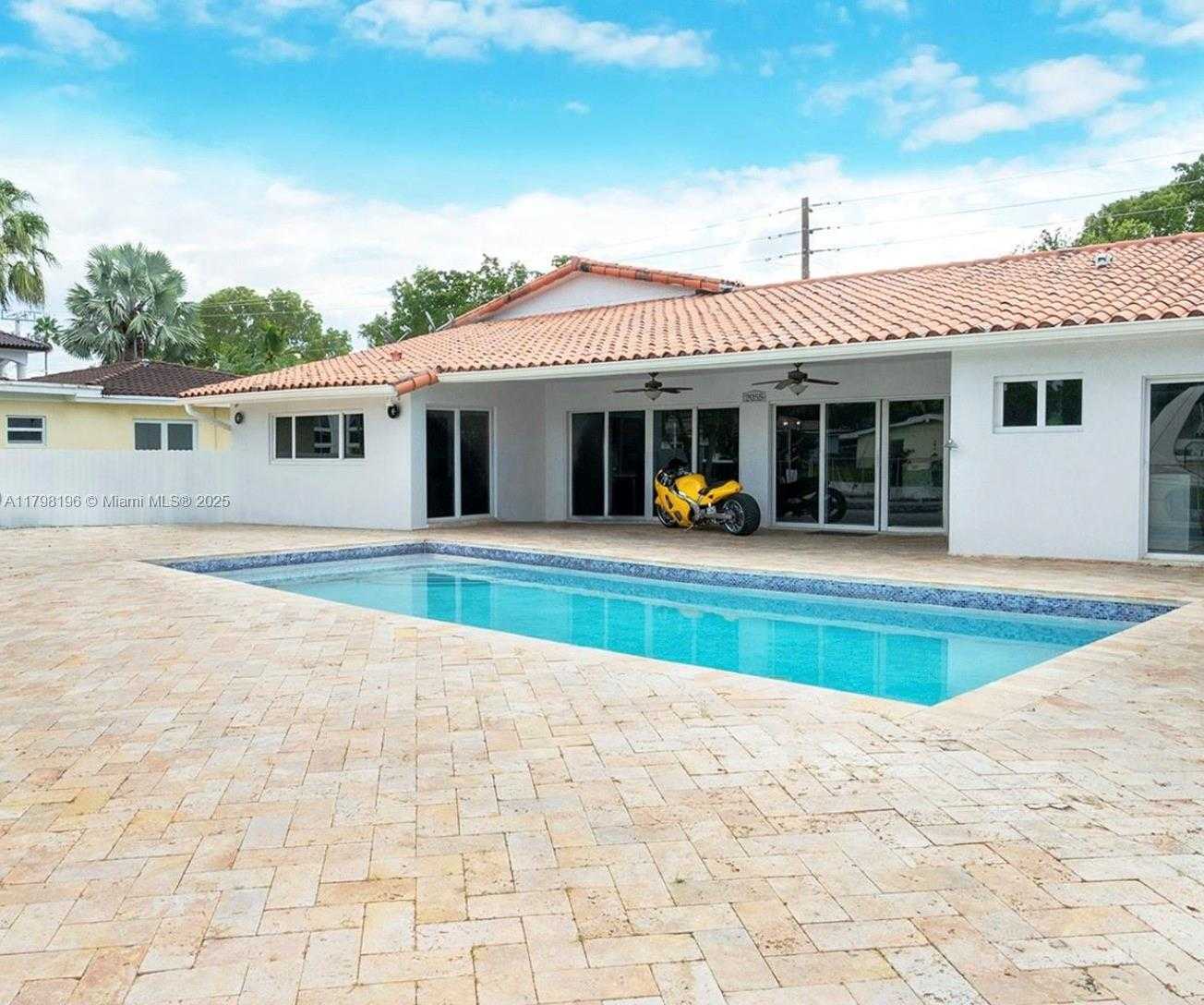 Small Image of 2055 KEYSTONE BLVD, North Miami Number 5