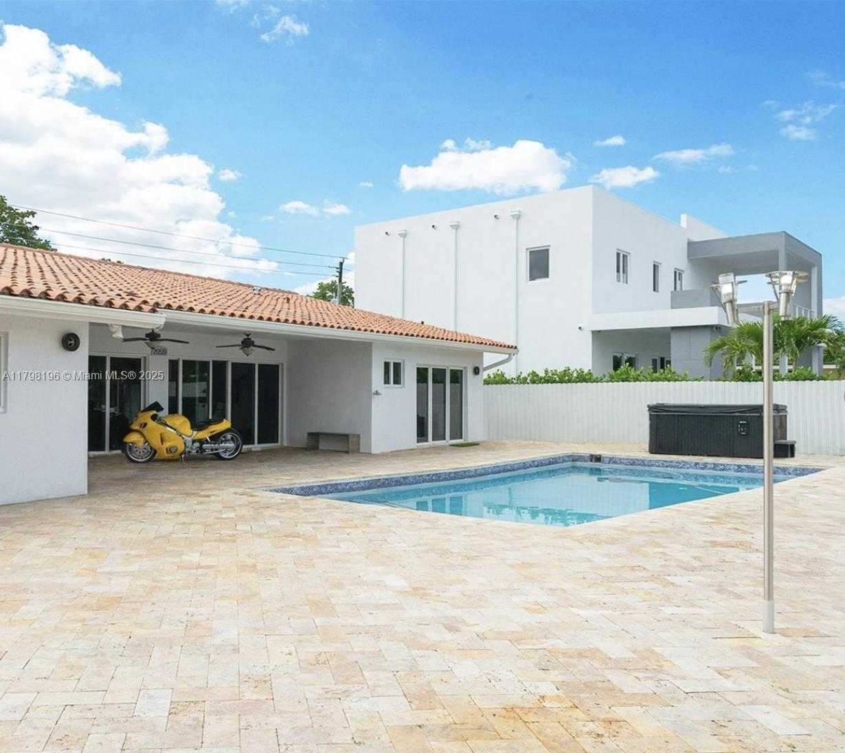 Small Image of 2055 KEYSTONE BLVD, North Miami Number 6