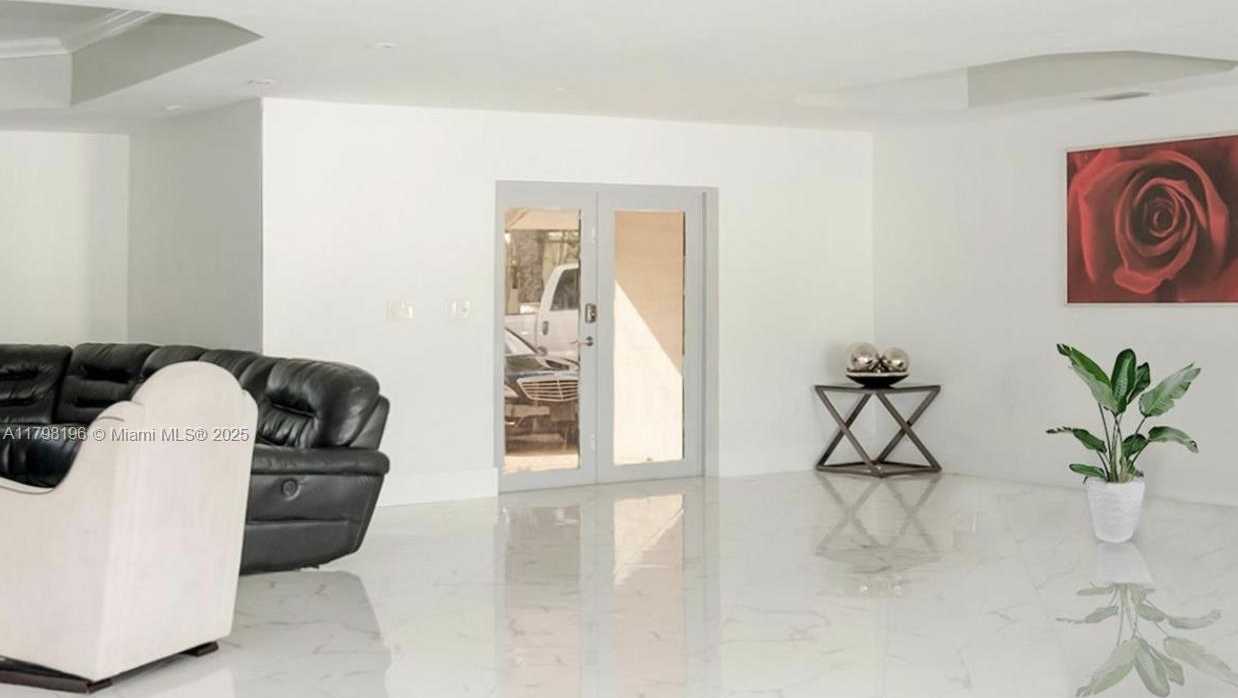 Small Image of 2055 KEYSTONE BLVD, North Miami Number 8
