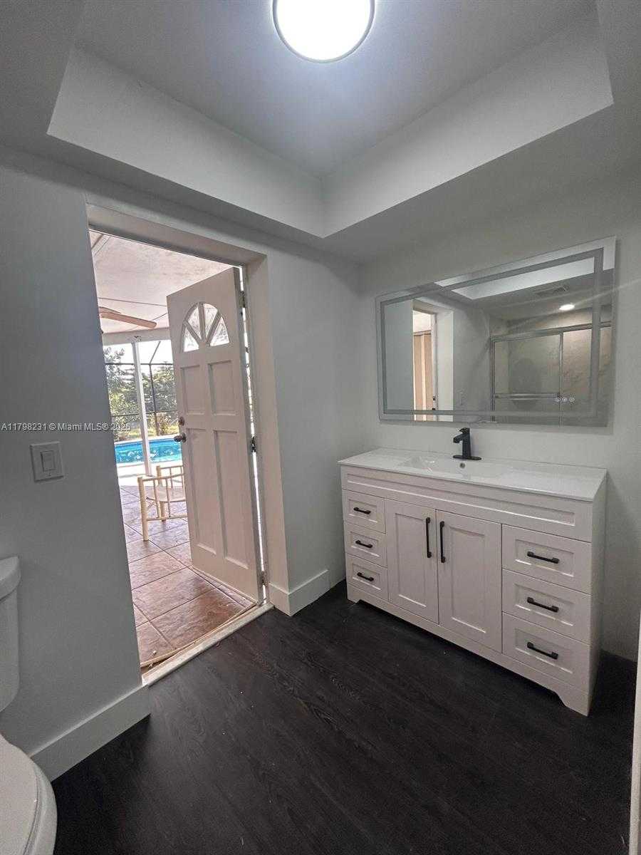 Small Image of 1515 SOUTH EAST 32 TER, Cape Coral Number 10