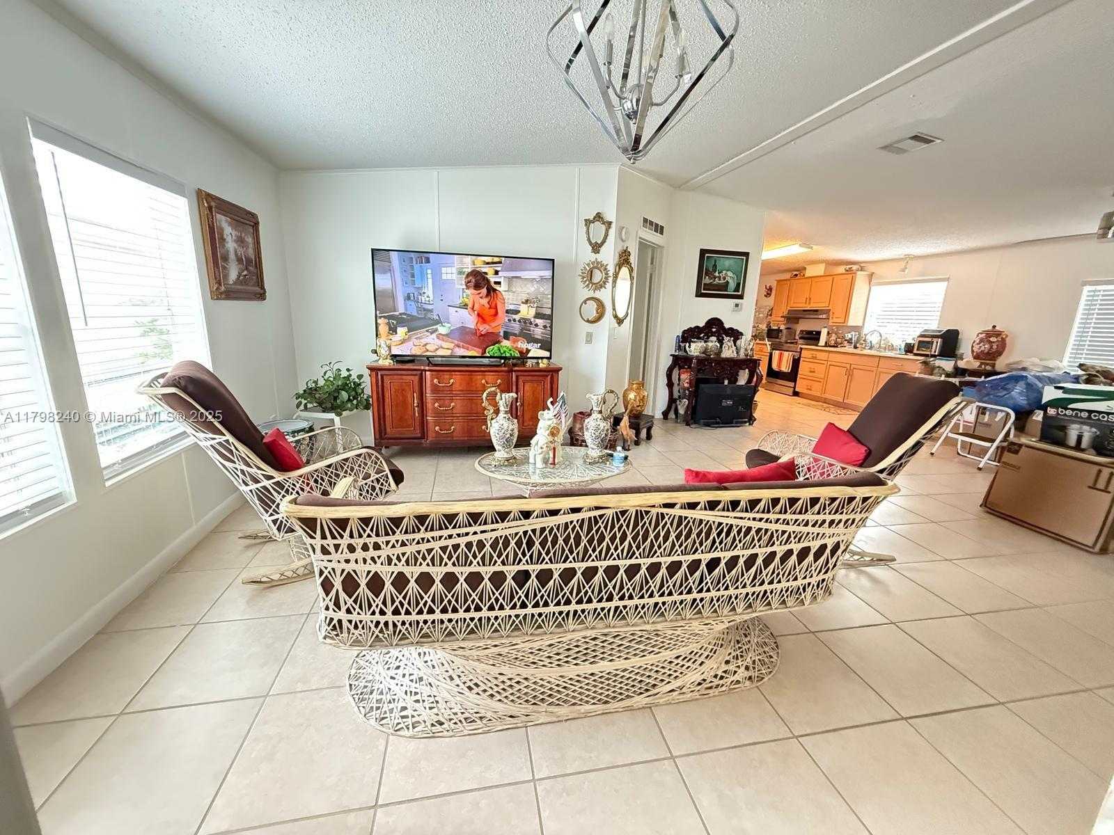 Small Image of 19800 SW 180th Ave, Miami, FL 33187, USA Number 10