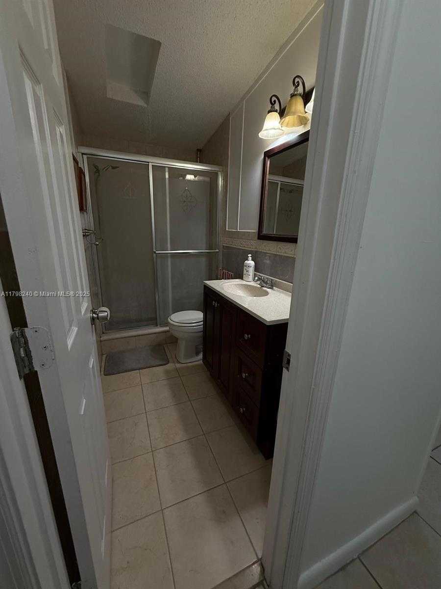 Small Image of 19800 SW 180th Ave, Miami, FL 33187, USA Number 16
