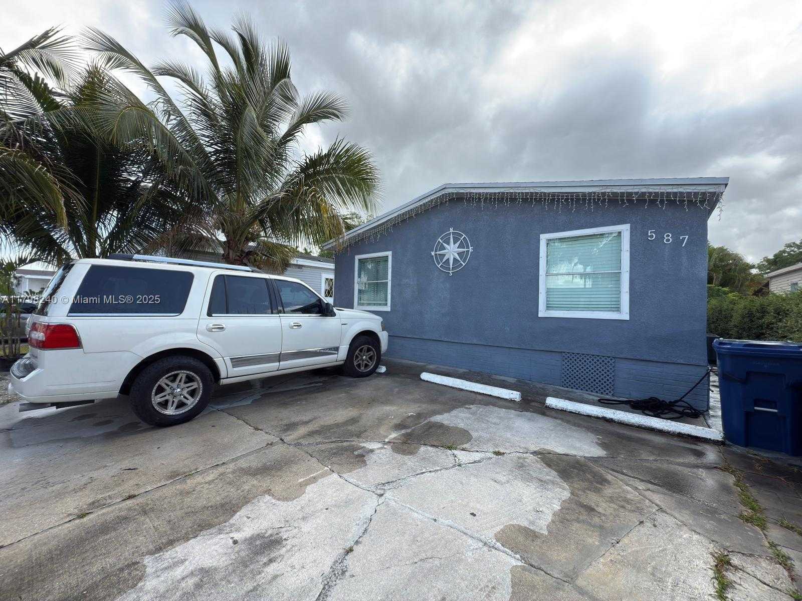 Small Image of 19800 SW 180th Ave, Miami, FL 33187, USA Number 3