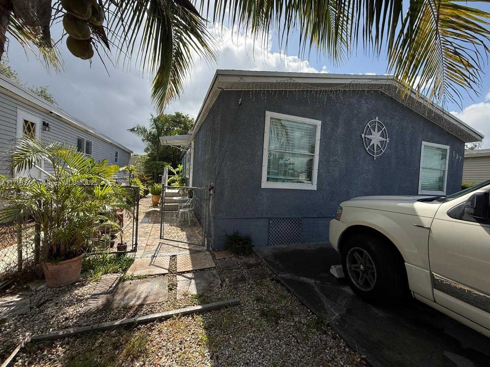 Small Image of 19800 SW 180th Ave, Miami, FL 33187, USA Number 4