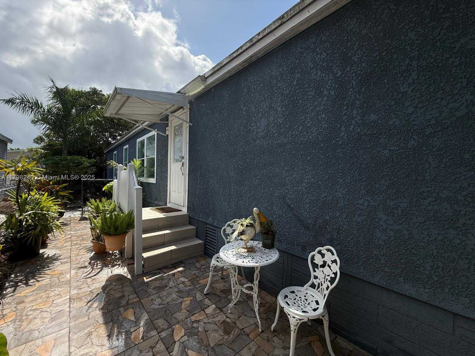 Small Image of 19800 SW 180th Ave, Miami, FL 33187, USA Number 5