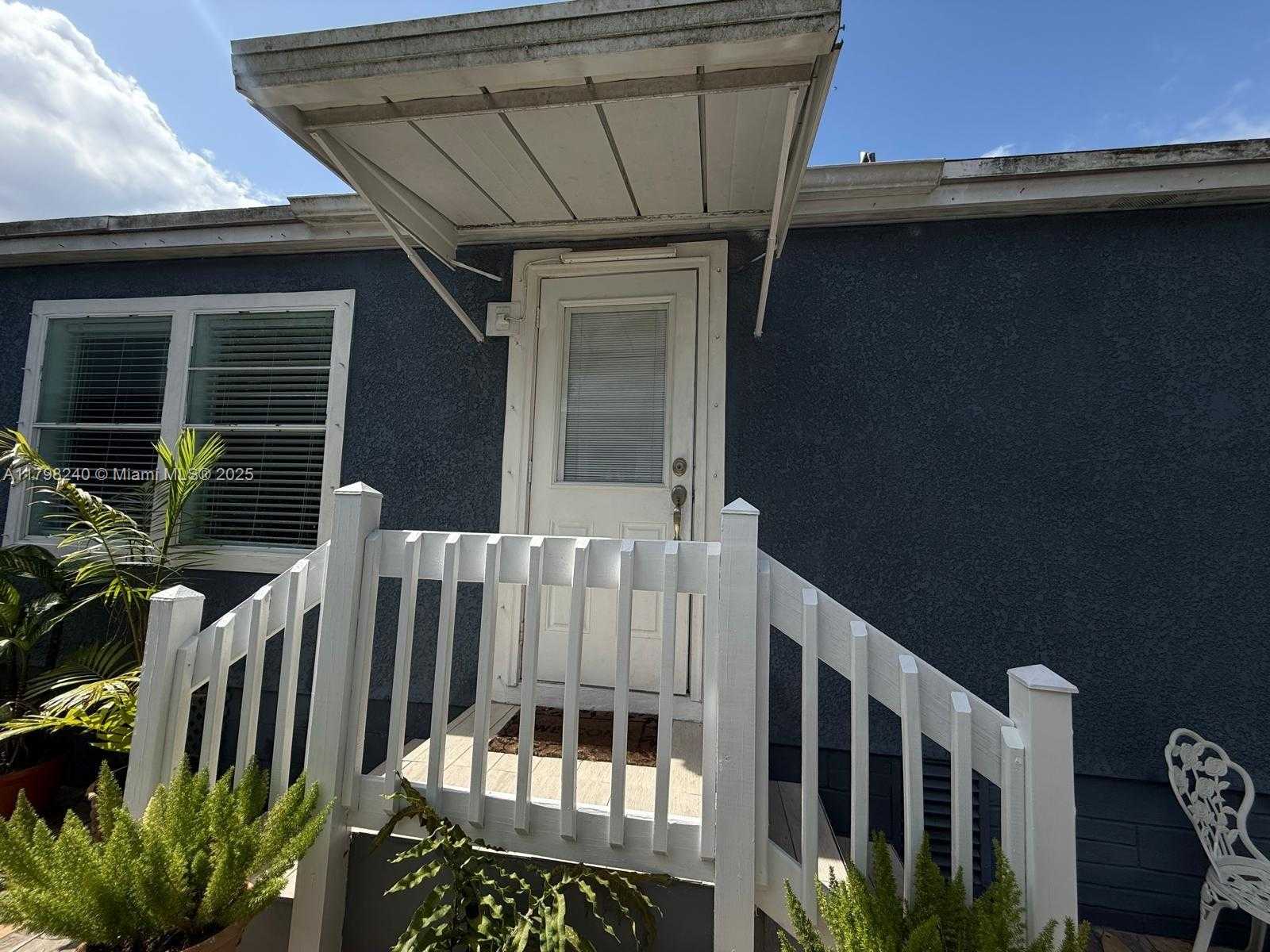 Small Image of 19800 SW 180th Ave, Miami, FL 33187, USA Number 6