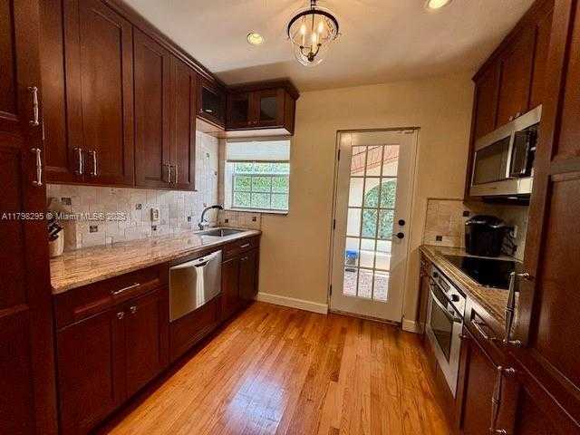 Small Image of 410 NAVARRE AVE, Coral Gables Number 9