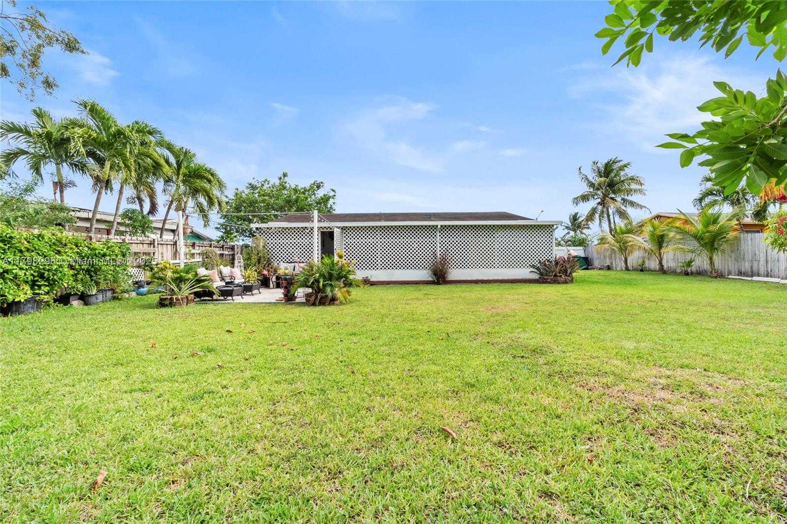 Small Image of 11415 SOUTH WEST 226TH ST, Miami Number 29