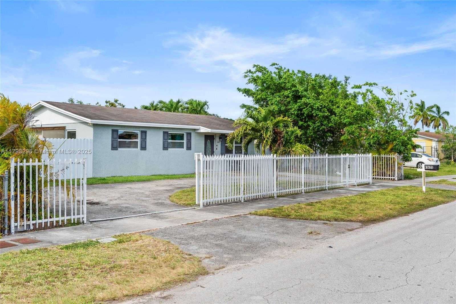 Small Image of 11415 SOUTH WEST 226TH ST, Miami Number 3