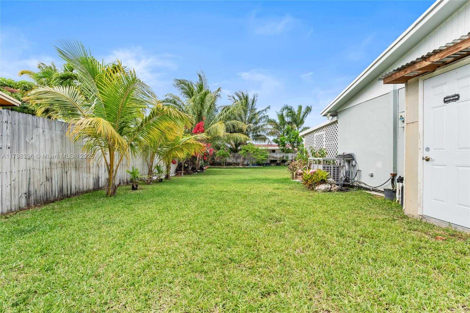 Small Image of 11415 SOUTH WEST 226TH ST, Miami Number 33