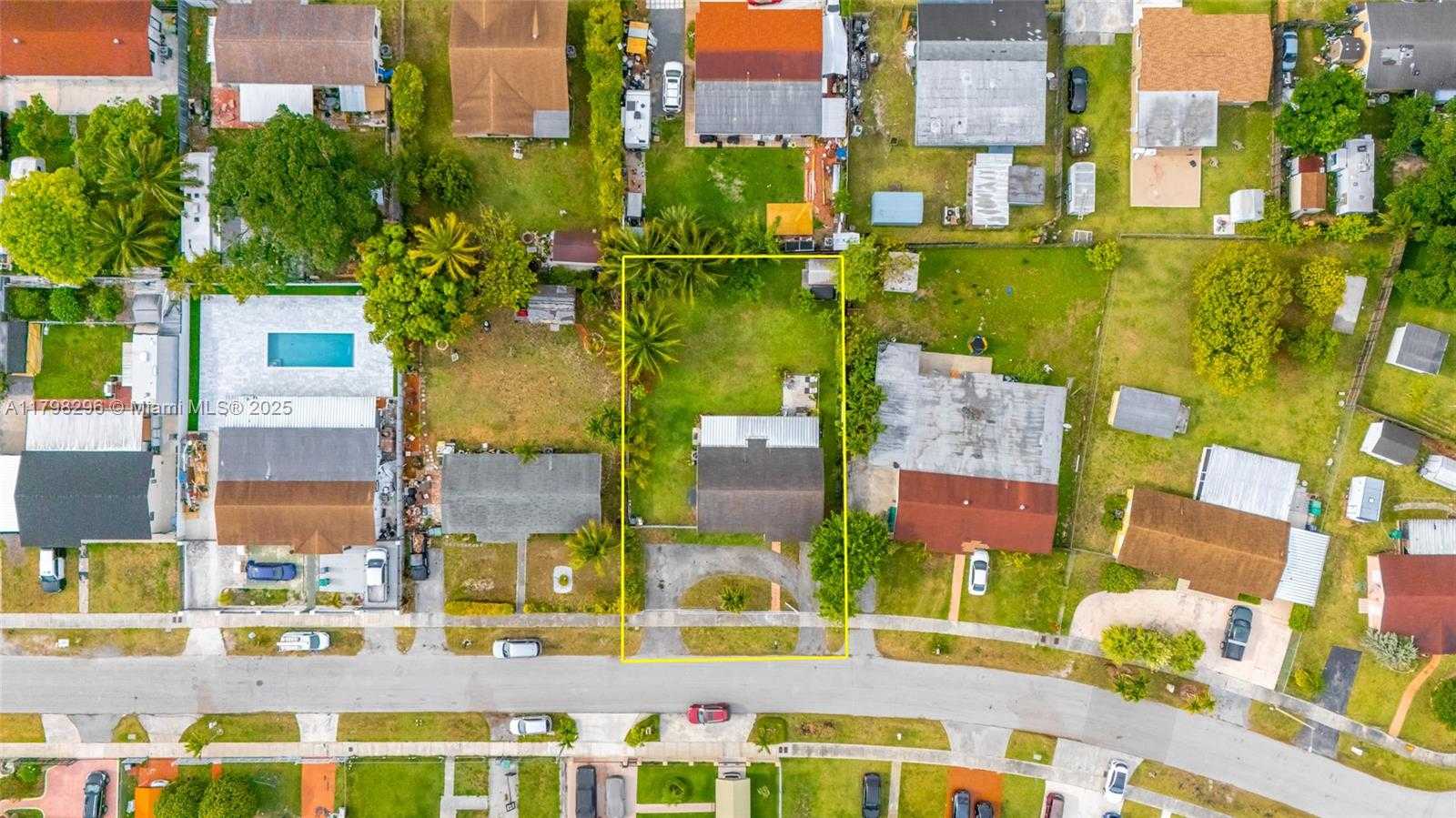 Small Image of 11415 SOUTH WEST 226TH ST, Miami Number 34