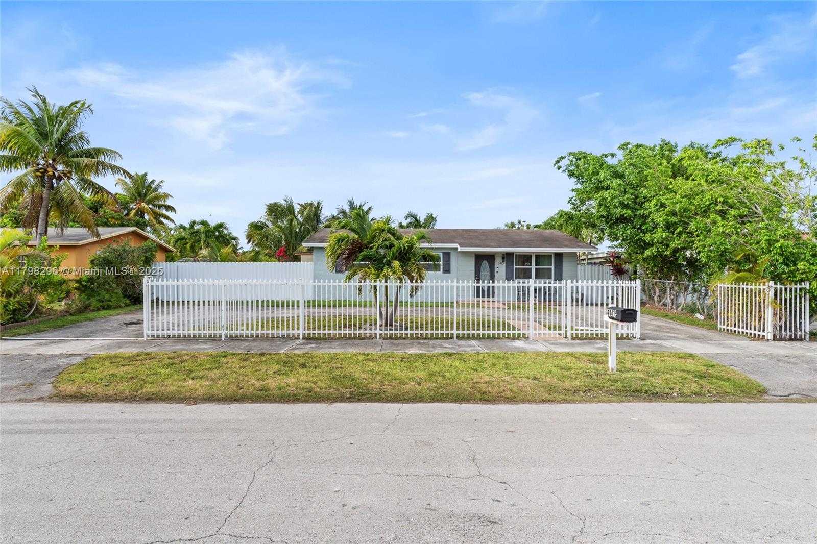 Small Image of 11415 SOUTH WEST 226TH ST, Miami Number 4