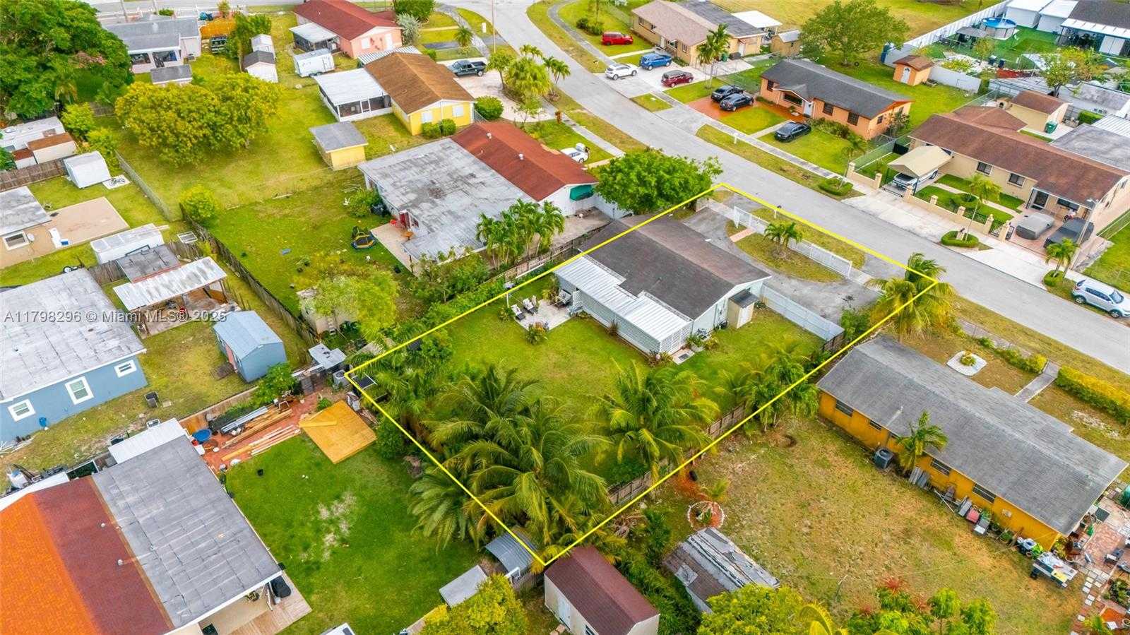 Small Image of 11415 SOUTH WEST 226TH ST, Miami Number 40