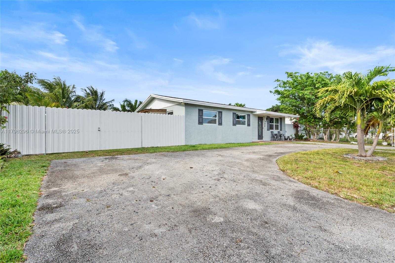 Small Image of 11415 SOUTH WEST 226TH ST, Miami Number 6