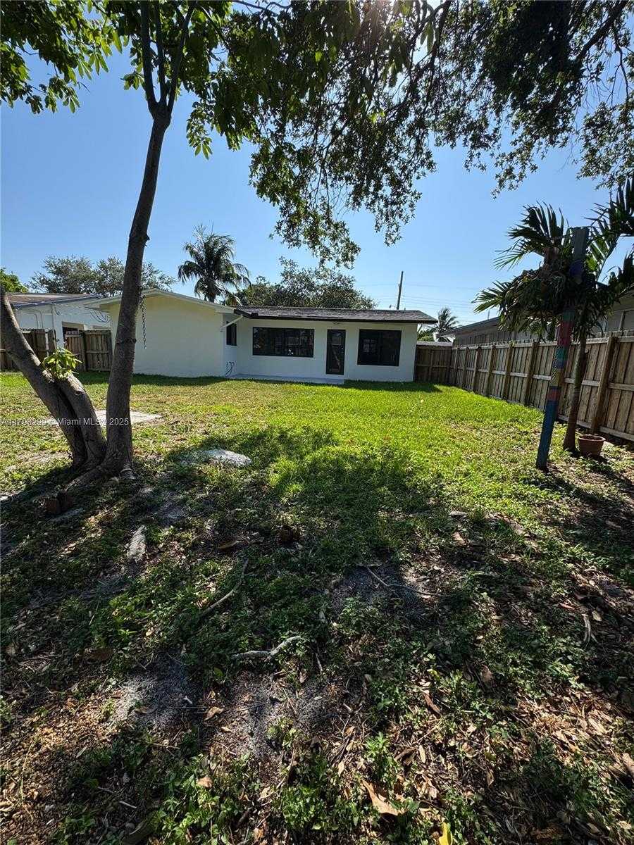 Small Image of 421 SOUTH WEST 11TH AVE, Hallandale Beach Number 16