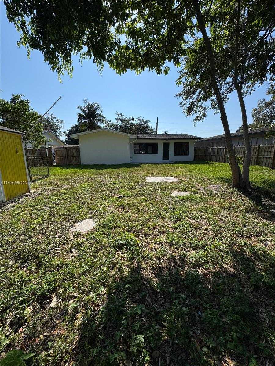 Small Image of 421 SOUTH WEST 11TH AVE, Hallandale Beach Number 17
