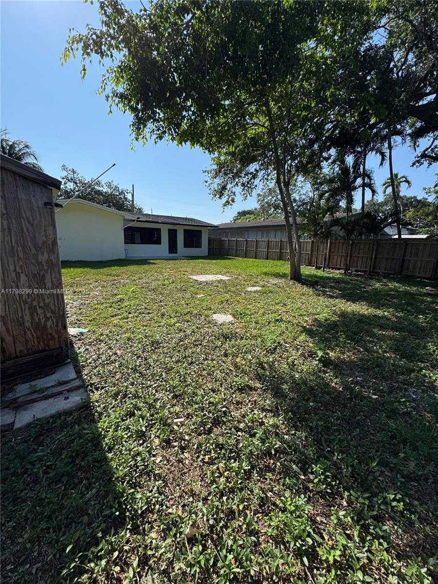 Small Image of 421 SOUTH WEST 11TH AVE, Hallandale Beach Number 18