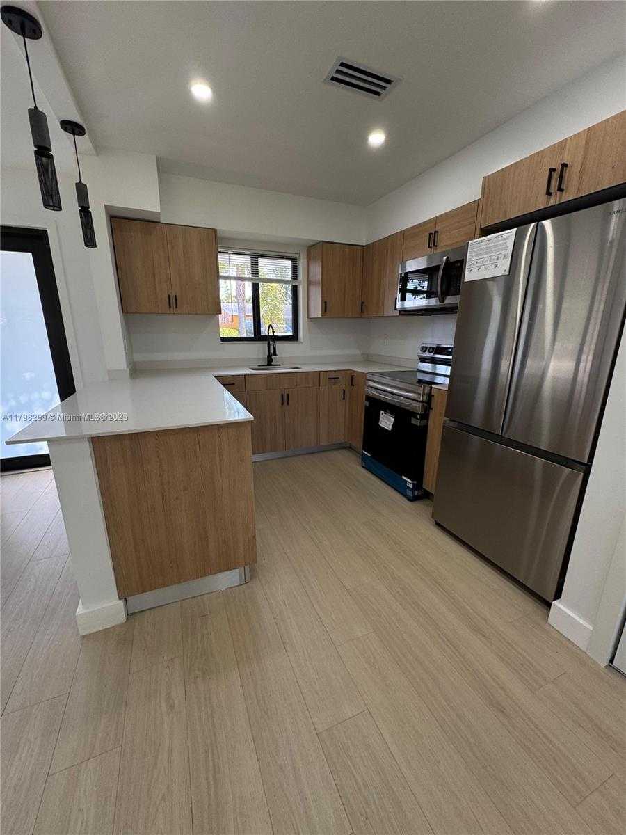 Small Image of 421 SOUTH WEST 11TH AVE, Hallandale Beach Number 2