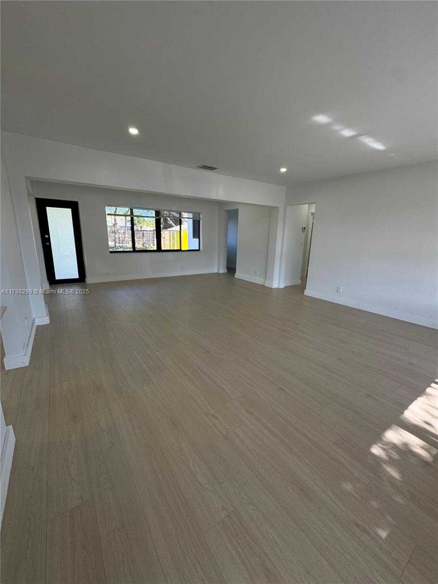 Small Image of 421 SOUTH WEST 11TH AVE, Hallandale Beach Number 5