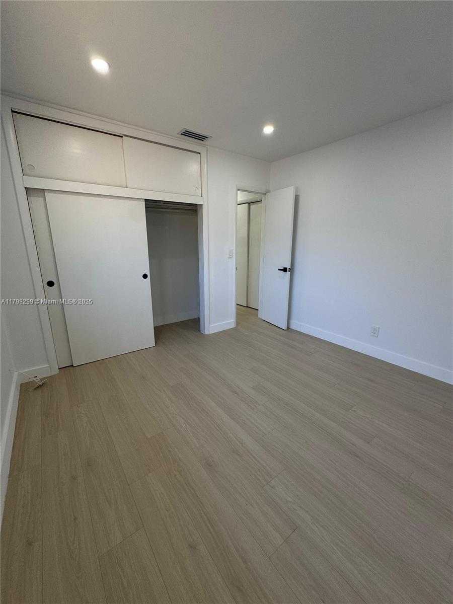 Small Image of 421 SOUTH WEST 11TH AVE, Hallandale Beach Number 6